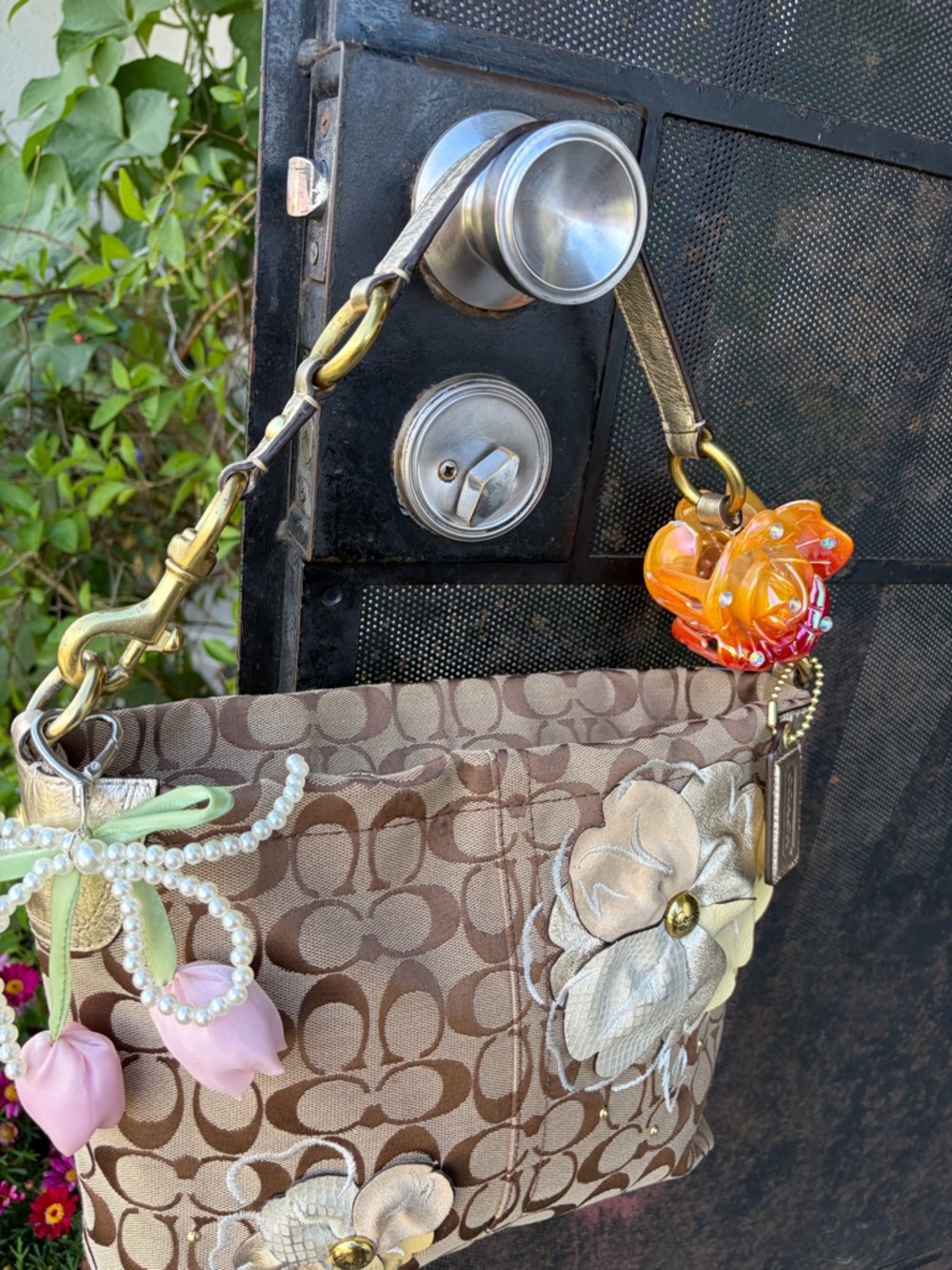 Gorgeous Y2k Coach F16879 Bleecker Leather Floral CARLY Khaki Gold Shoulder bag - Picture 2 of 16
